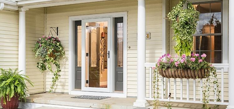 screen door installation in Alondra Park