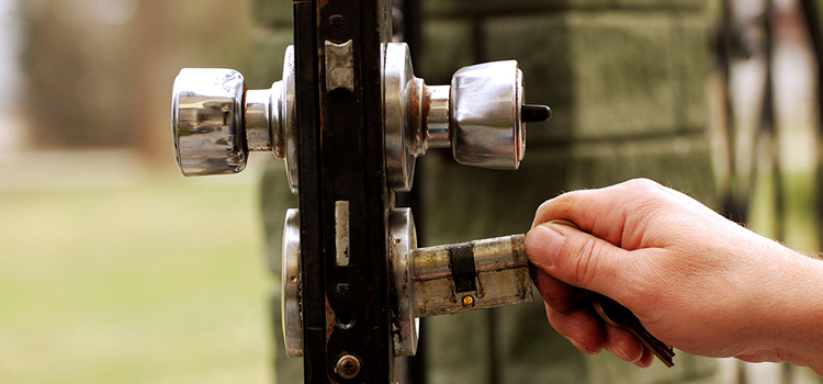 front door latch repair Alondra Park