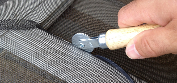 metal screen door repair in Alondra Park